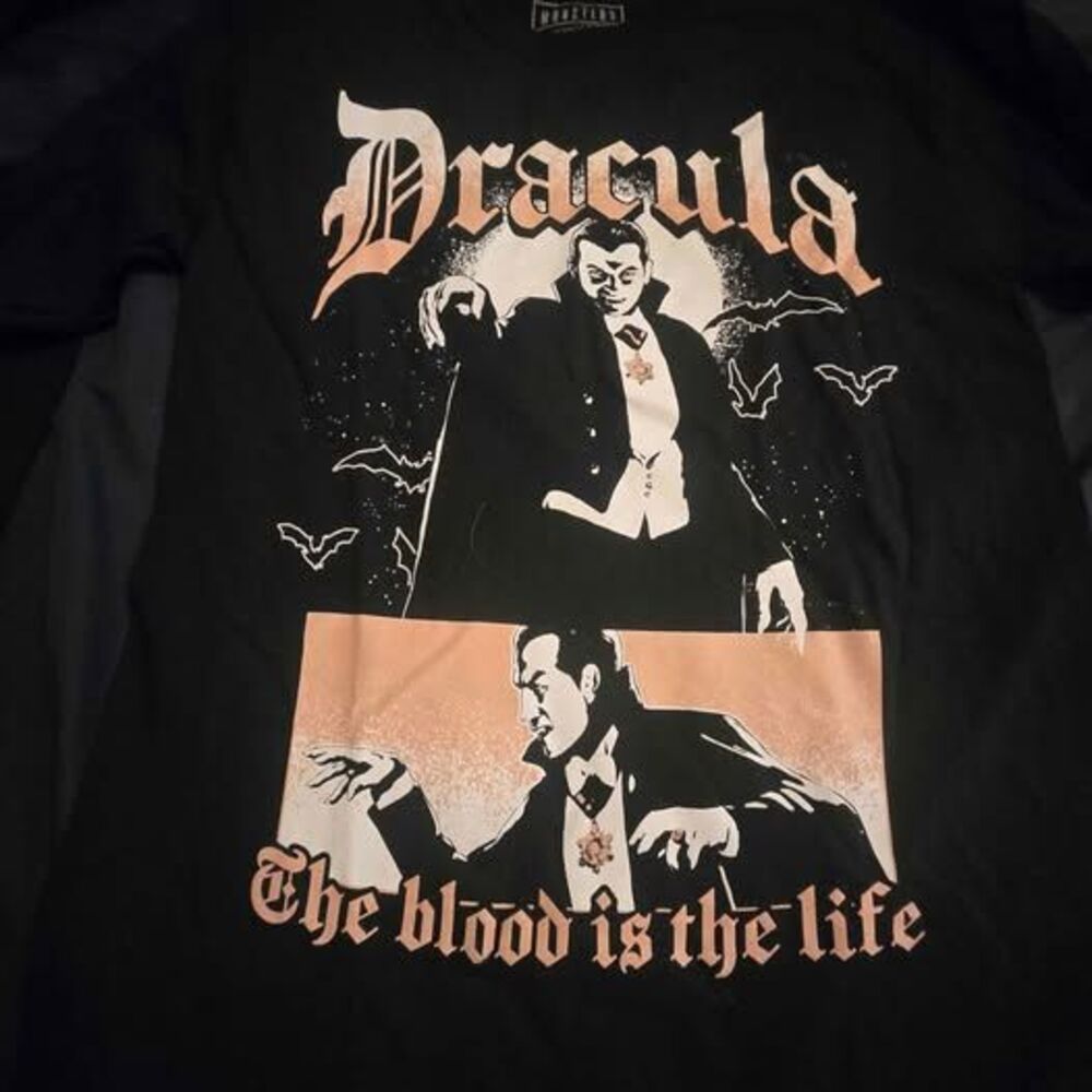 Dracula Long Sleeve Universal NWOT, Halloween Monsters